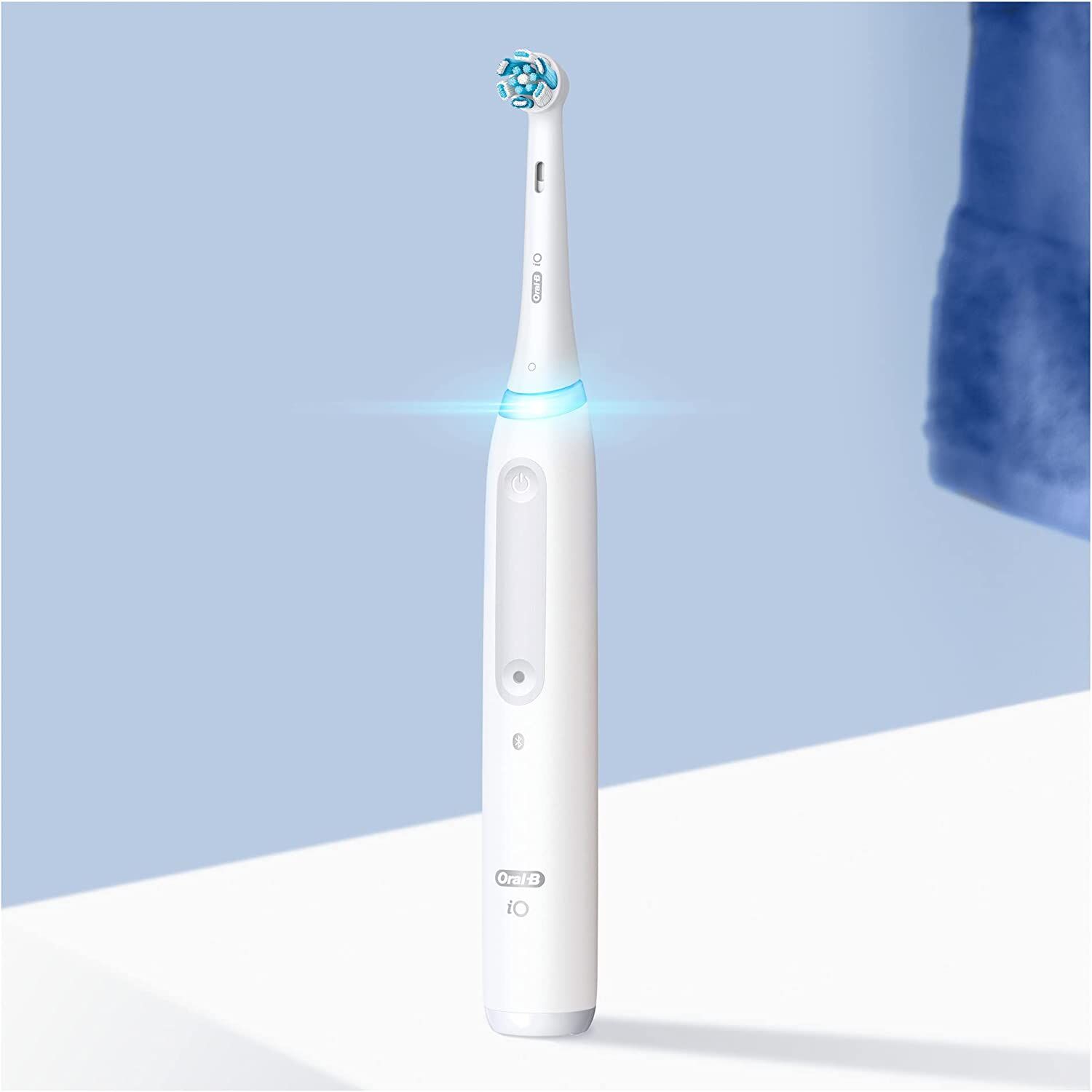 Oral-B iO Series 4 mit Reiseetui Quite White