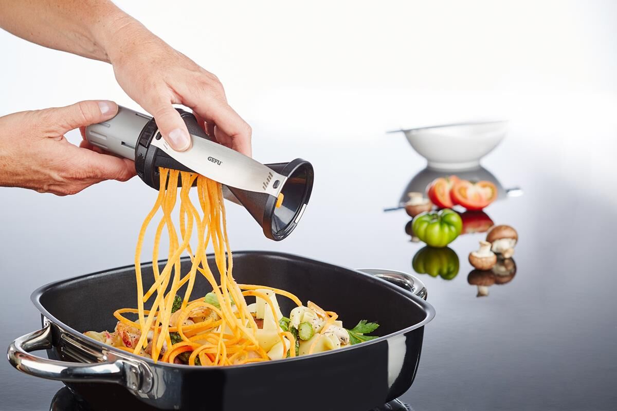 GEFU Spiralschneider SPIRELLI 2.0 inklusiv Sparschäler und Reinigungsbürste