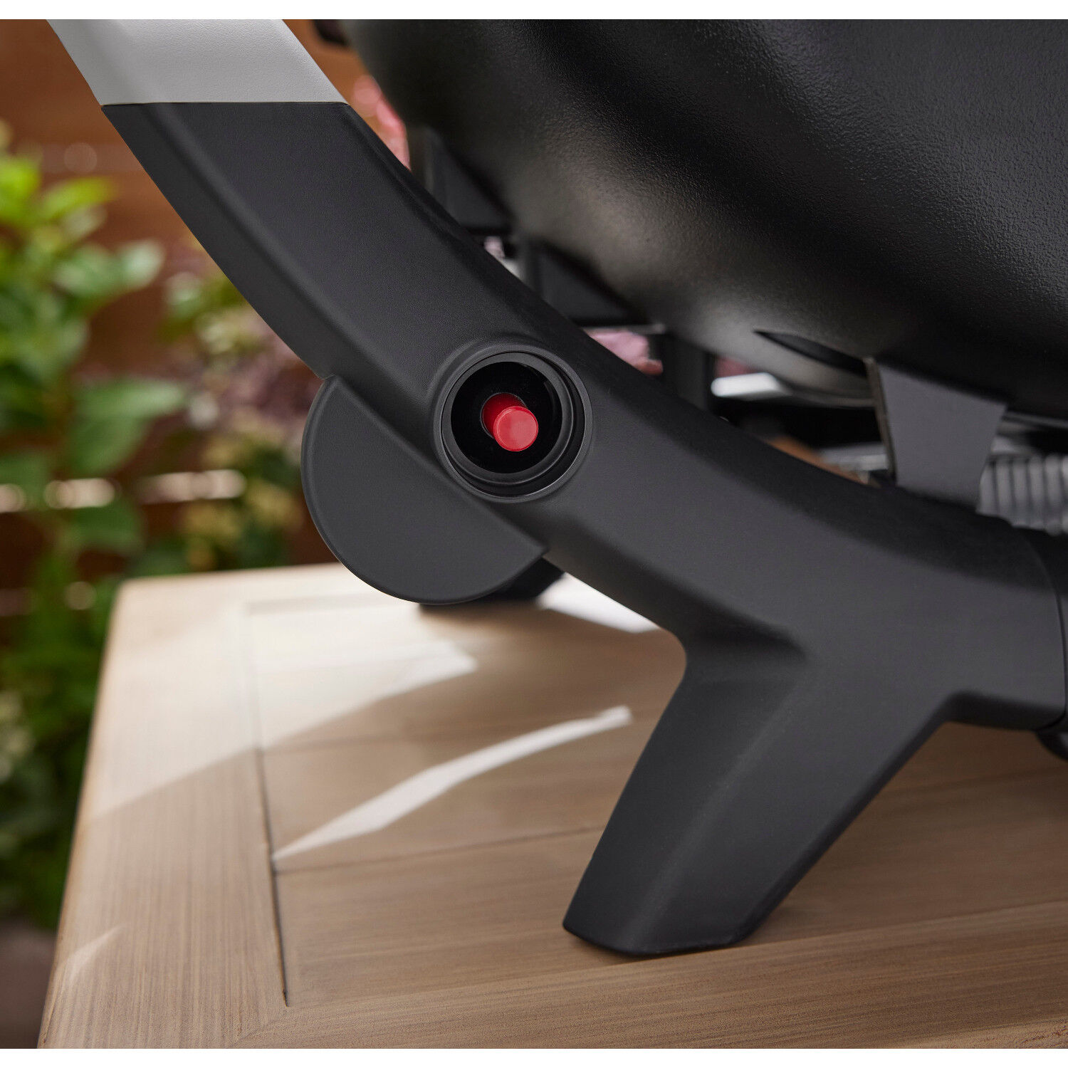 Weber Q2100N Gasgrill  Black