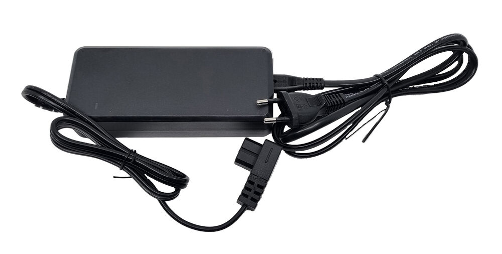 Makita Steckernetzteil 230 V inkl. Netzkabel 230 V • für CW002G